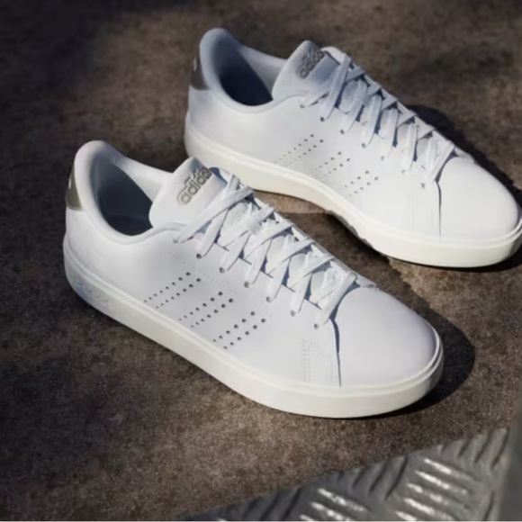 Brand new Adidas Advantage 2.0 Sneakers 8.5 – with tag on and original box ! - Picture 1 of 11